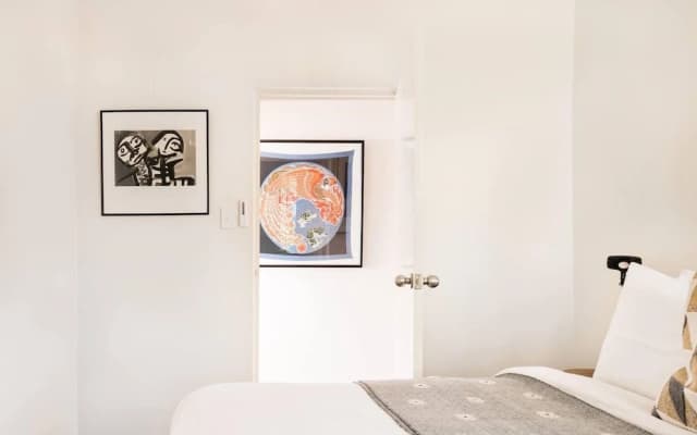 Waterfront Apartment Brimming With Inspirational Artwork - photo 3