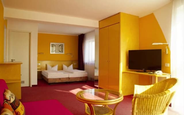 Hotel Am Buschkrugpark - photo 3
