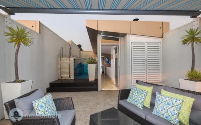 3BR Sydney Harbourside Home/Rooftop Pool & Parking - photo 3