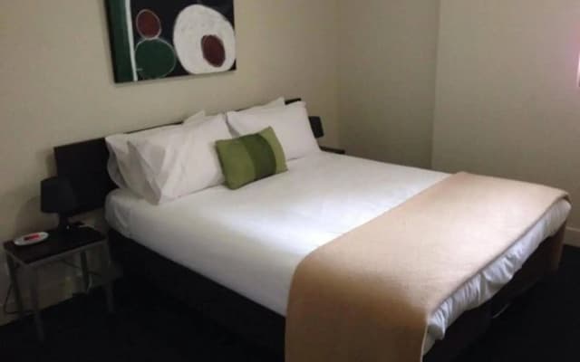 Plum Carlton Serviced Apartments - photo 2