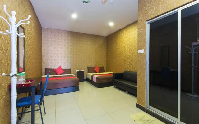 Night Queen Hotel - photo 4