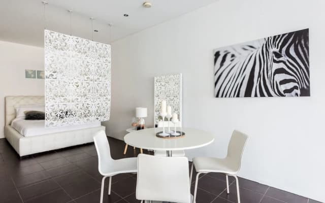 Executive Two Bed Penthouse Studio in the City - photo 3