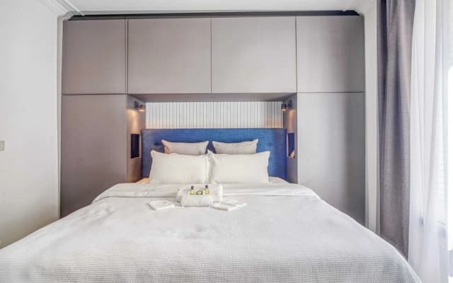 Luxe Apartment Near Père Lachaise Cemetery - photo 3
