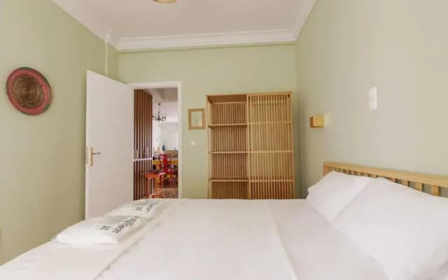 Iphigenia 2 bedroom retro downtown apartment - photo 3