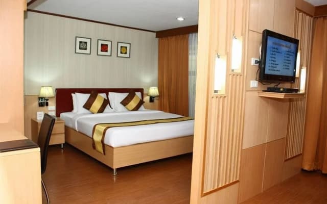 First Hotel Bangkok - photo 2