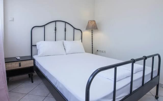 Elegant Spacious 2 Bd Apt in Petralona - photo 3