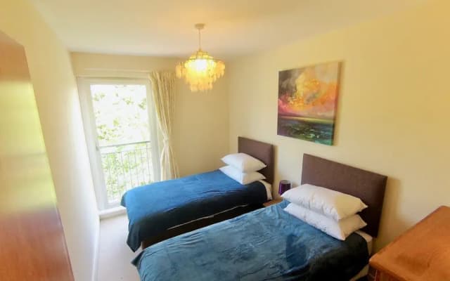 Charming 4 Bedroom Apartment by Royal Botanic Garden - photo 3