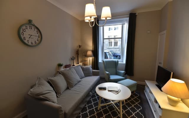 First - Caledonian House Apartment - photo 3