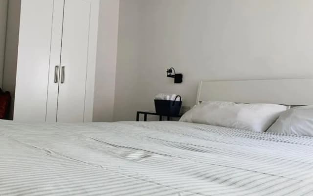 Linhouse Guesthouse - photo 2