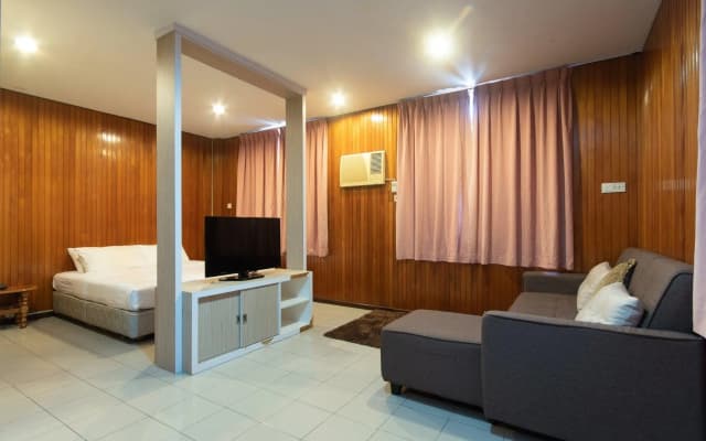 OYO 89577 Kristal Hotel - photo 3