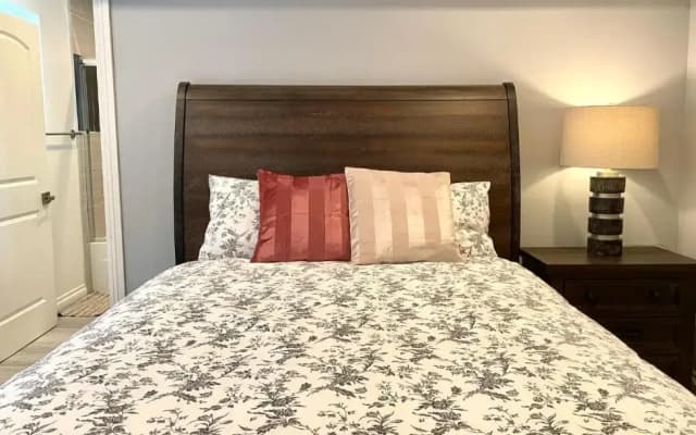 Stylish Hollywood Townhouse - Ideal Location - photo 2