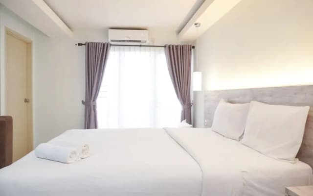 Comfort And Minimalist Studio At Amethyst Apartment - photo 3