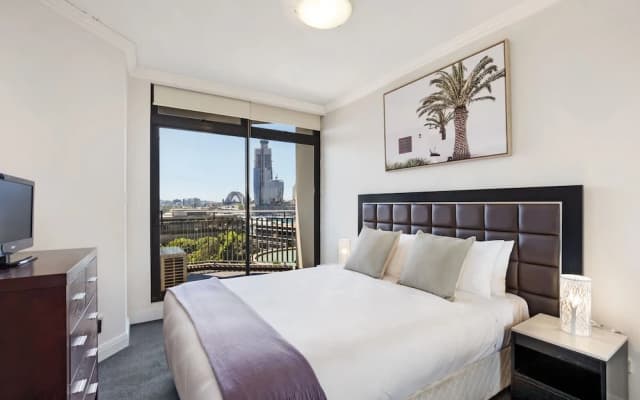 Pyrmont Modern Jones Bay Apartments - photo 3