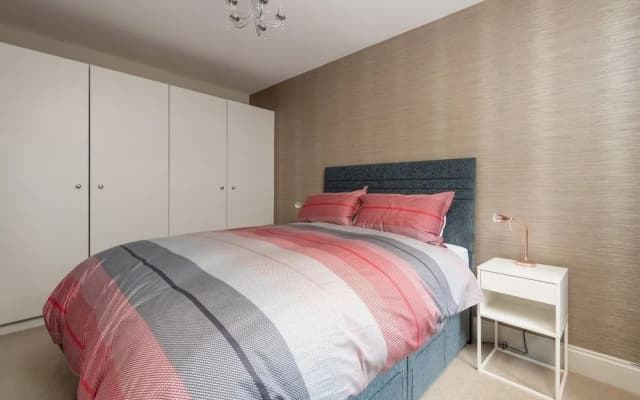JOIVY Super Central Luxury Edinburgh Apartment - photo 5