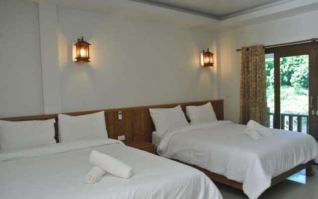 Mac's Bay Resort - photo 4