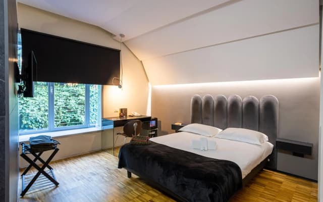 Black Hotel - photo 5