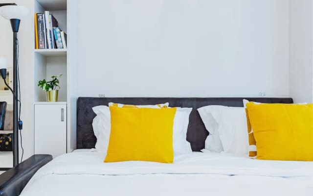 Waves - Chic Studio With Balcony Overlooking City Views - photo 2