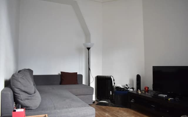 Parisian 1 Bedroom Apartment In The 18th - photo 2