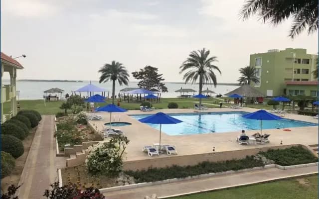 Flamingo Beach Hotel - photo 2