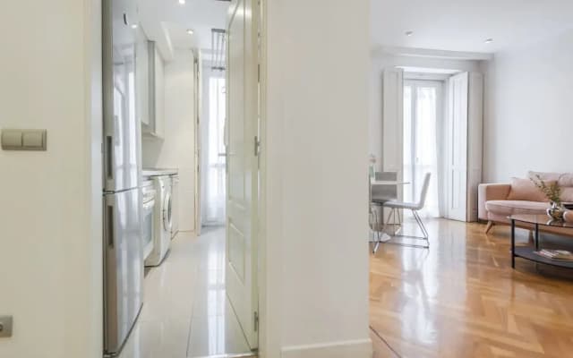 CHIC APARTMENT GRAN VIA I - ElevenHost - photo 2
