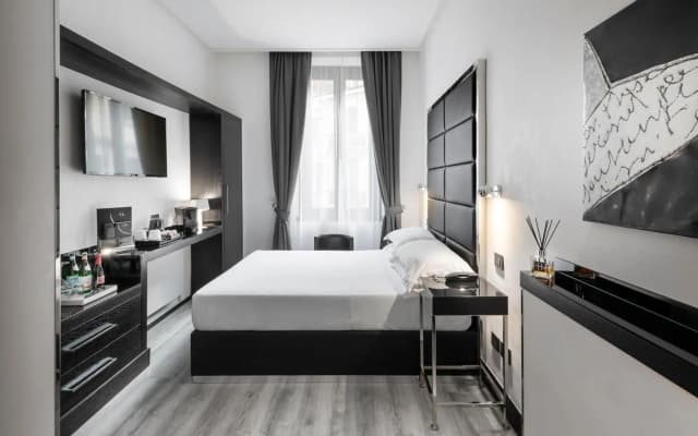 LHP Hotel Napoleon - photo 3