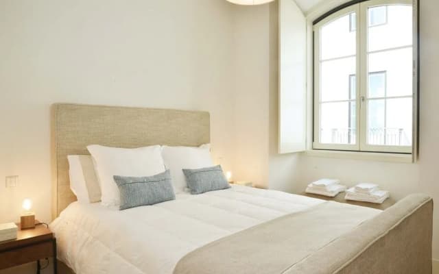Trendy Chic Apartment - photo 5