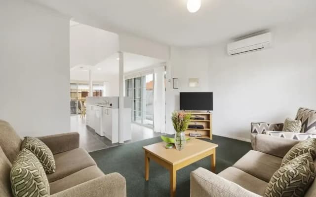 Whitecliffs Beach Resort - photo 3