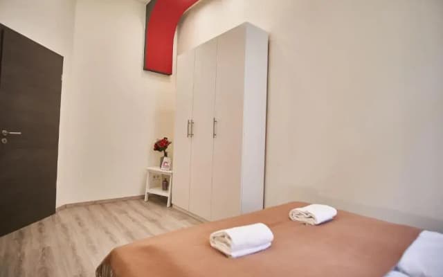 F4 Design Apartment- Budapest - photo 3