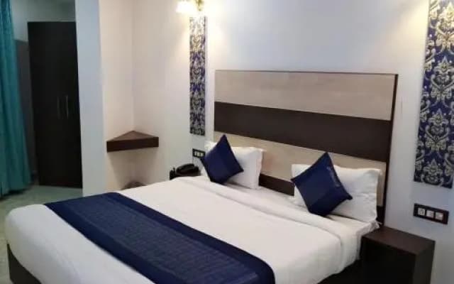 Hotel Three Star - photo 3