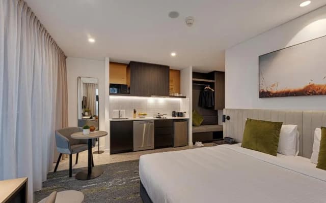 Littomore Suites Kingswood - photo 5