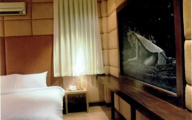 Strand Inn Hotel - photo 3