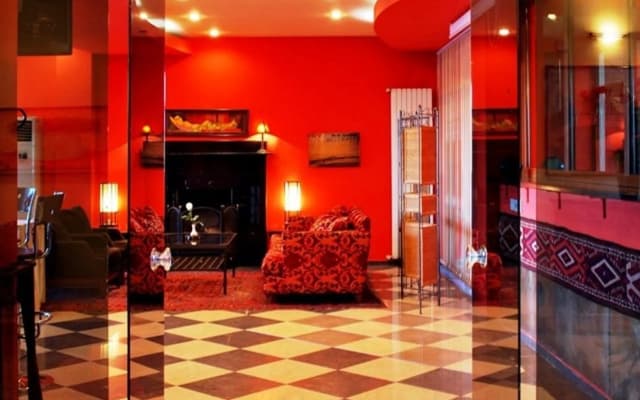 Betsy's Hotel - photo 2