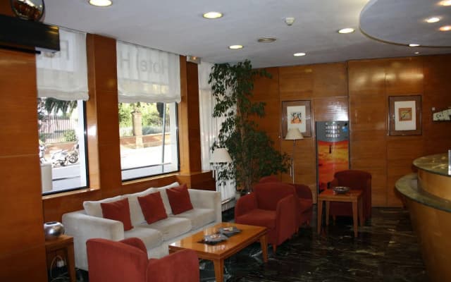 Ginosi Pedralbes Hotel - photo 2