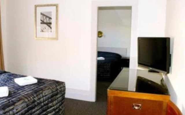 Royal Exhibition Hotel - photo 3