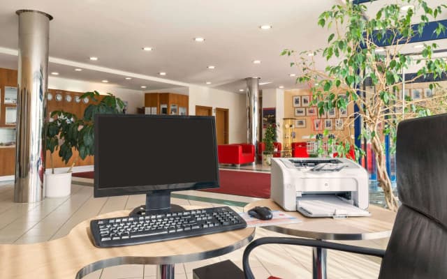 Ramada by Wyndham Airport Prague - photo 3