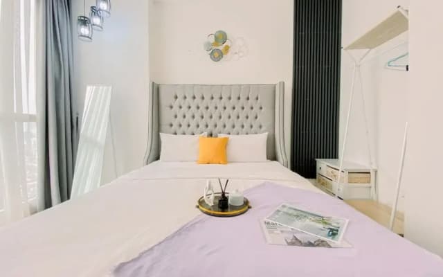 Homey and Warm 1BR at Ciputra World 2 Apartment - photo 2