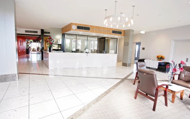 Golden Pebble Hotel - photo 2