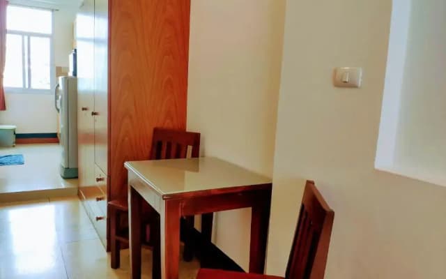 Quiet studio with king bed, kitchen and balcony - photo 2