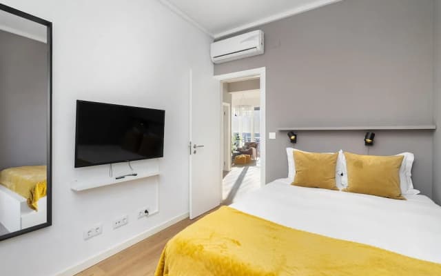 270 Panoramic View Premium Apartment - photo 4