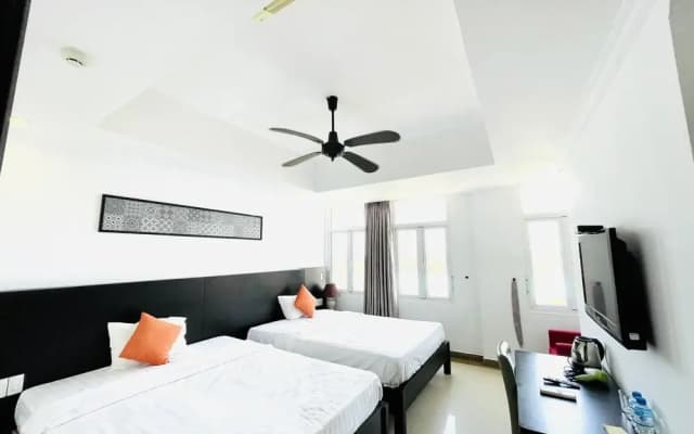 Queen Palace Hotel - photo 2