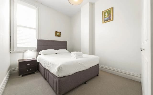 Light Filled Charming Townhouse - photo 2