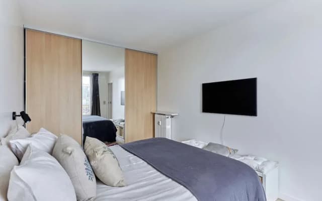 Charming Apartment 1 Bedroom Heart 16th in Paris - photo 2