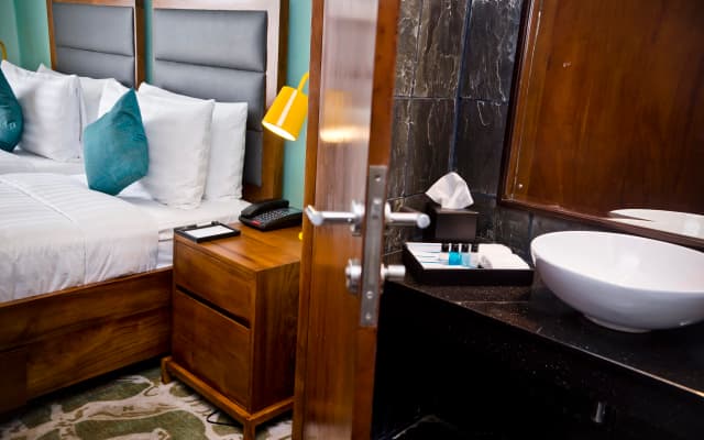 Ocean Edge Suites & Hotel Colombo - photo 5
