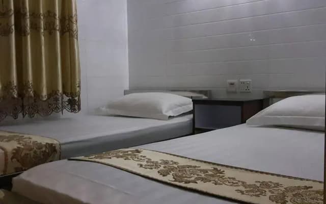Lucky Hotel - Carlton Group of Hostels - photo 3