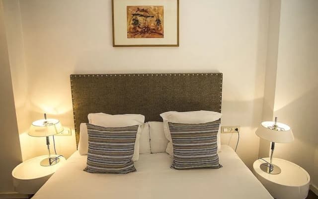 Còrcega Apartments - photo 2