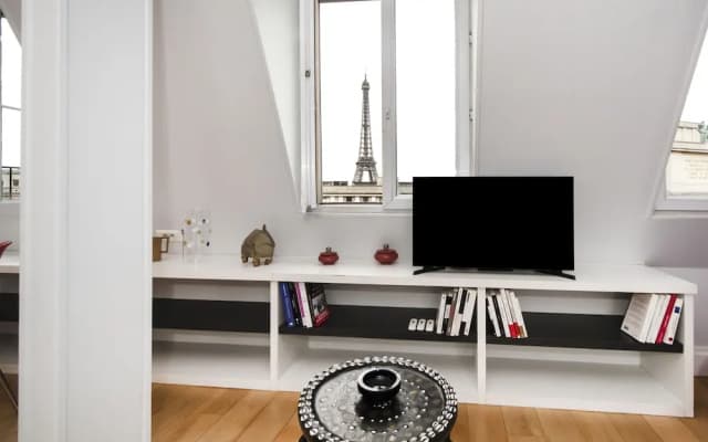 Pick A Flats Eiffel View Studio - photo 5