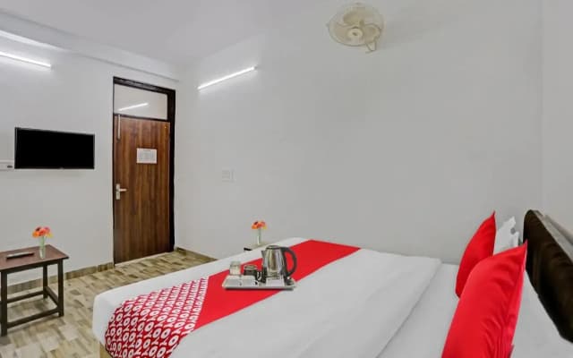 OYO Hotel Nirvan Near Jahangirpuri Metro Station - photo 3