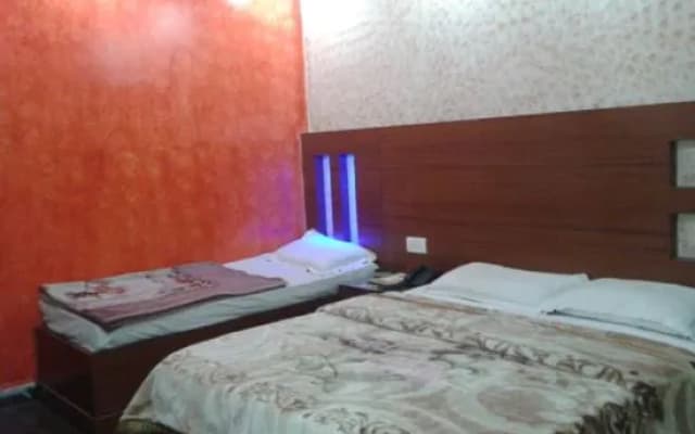 Hotel The Royal Inn - photo 2
