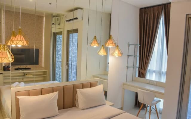 Fancy And Nice Studio At Ciputra World 2 Apartment - photo 2
