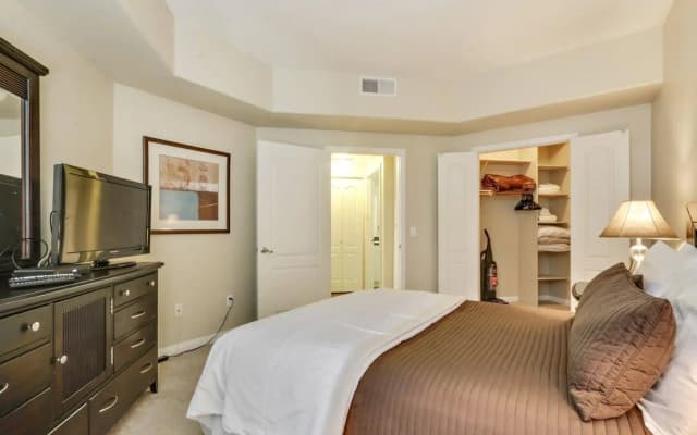 Global Luxury Suites at Lincoln Blvd - photo 4